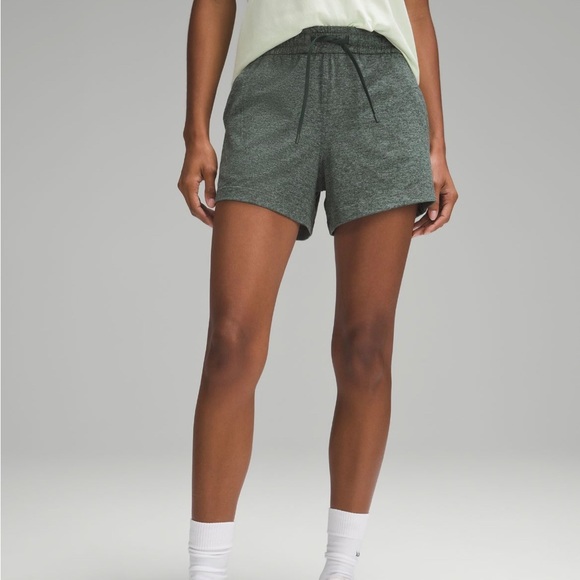 Lululemon relaxed fit heathered jersey 4” shorts - Picture 1 of 4